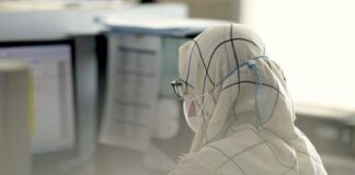 Ile zarabia administrator?