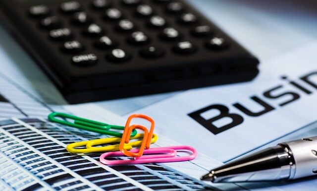 Jak obliczyć EBITDA przykład?